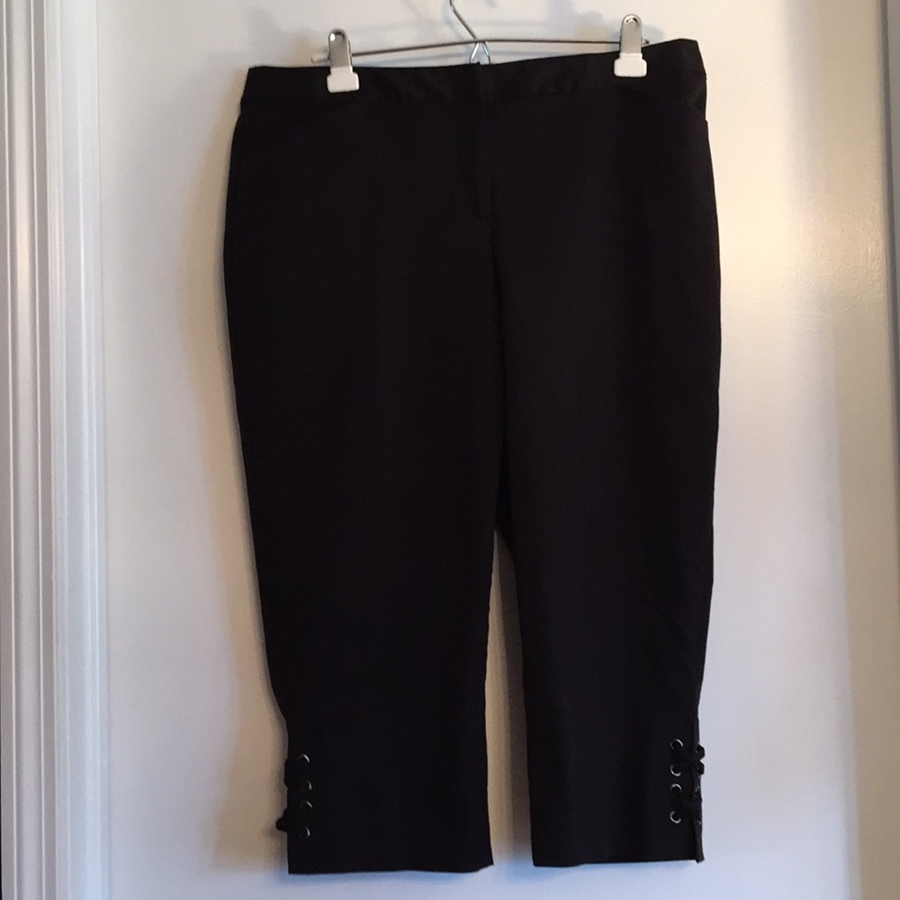 Rafaela curvy fit capris size 14 Black